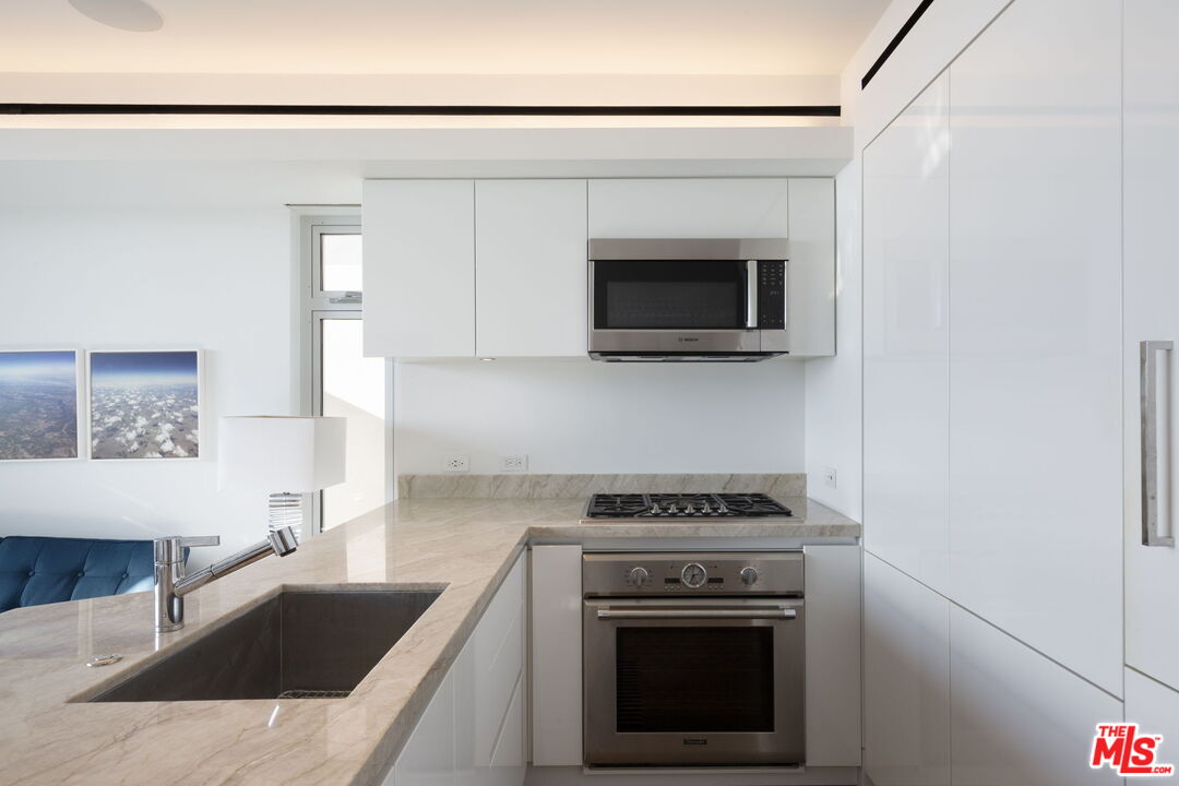 2505 Ocean Front Walk