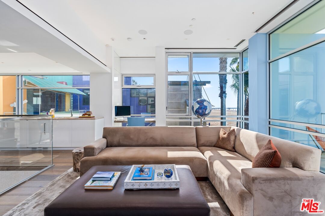 2505 Ocean Front Walk