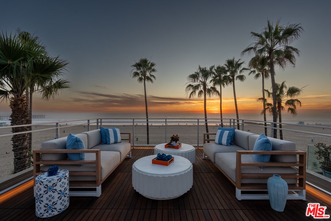 2505 Ocean Front Walk