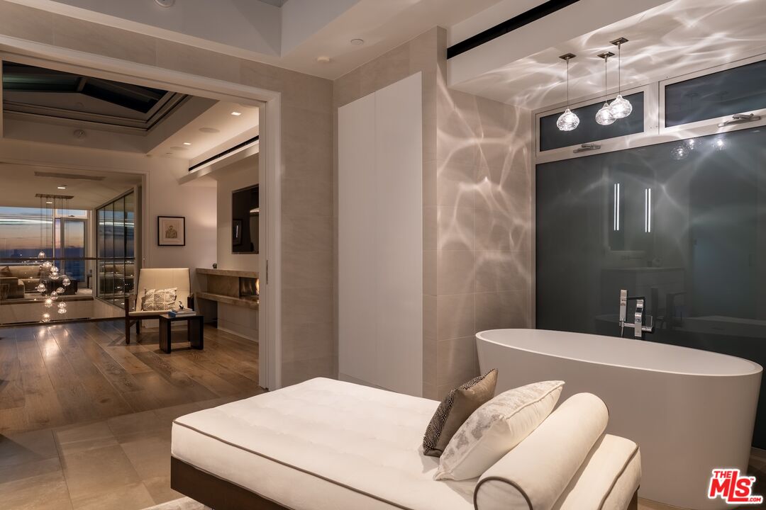 2505 Ocean Front Walk