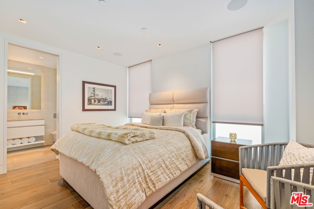 2505 Ocean Front Walk