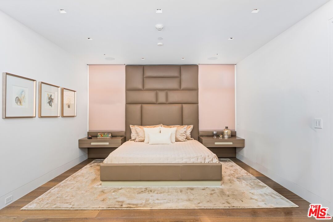 2505 Ocean Front Walk