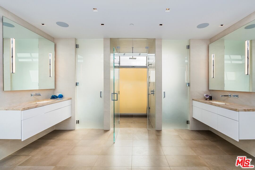 2505 Ocean Front Walk