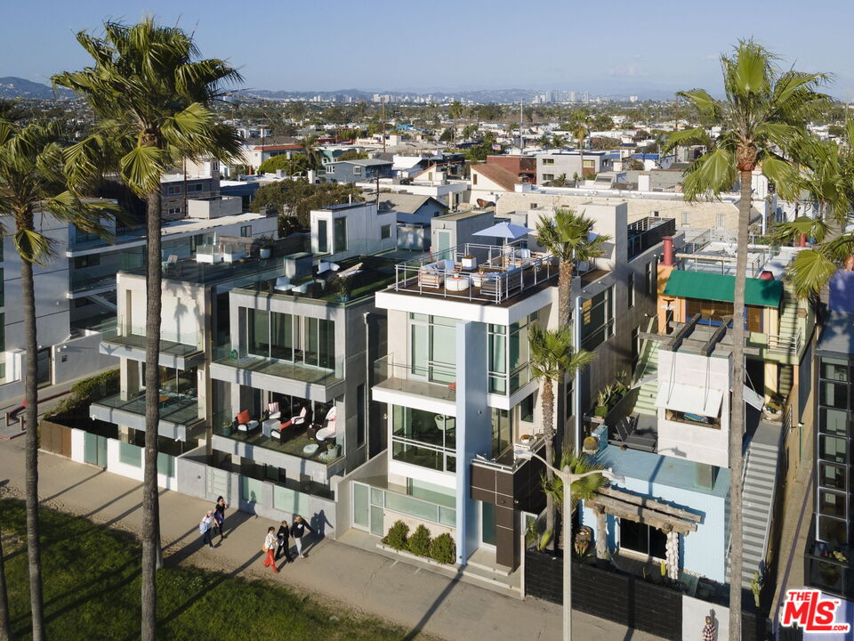 2505 Ocean Front Walk
