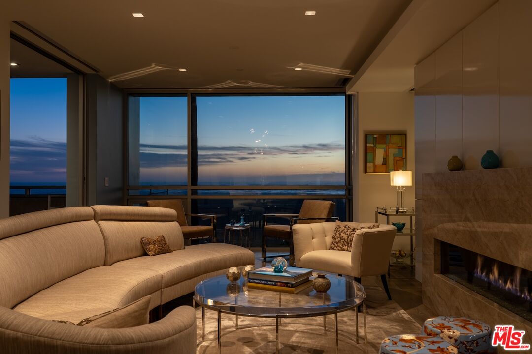 2505 Ocean Front Walk