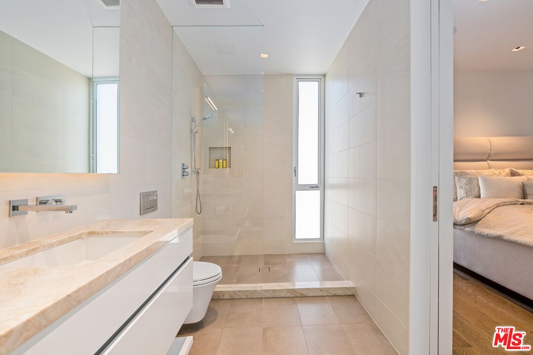 2505 Ocean Front Walk