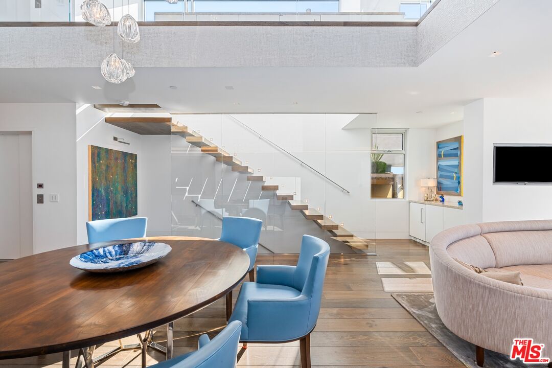 2505 Ocean Front Walk