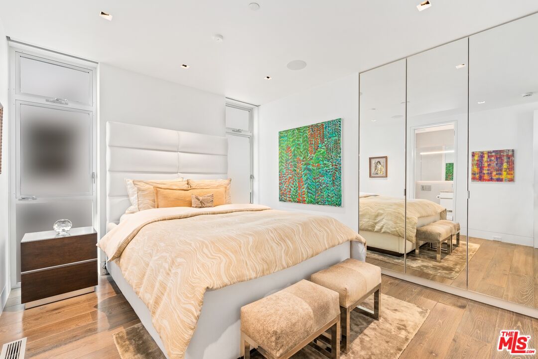 2505 Ocean Front Walk