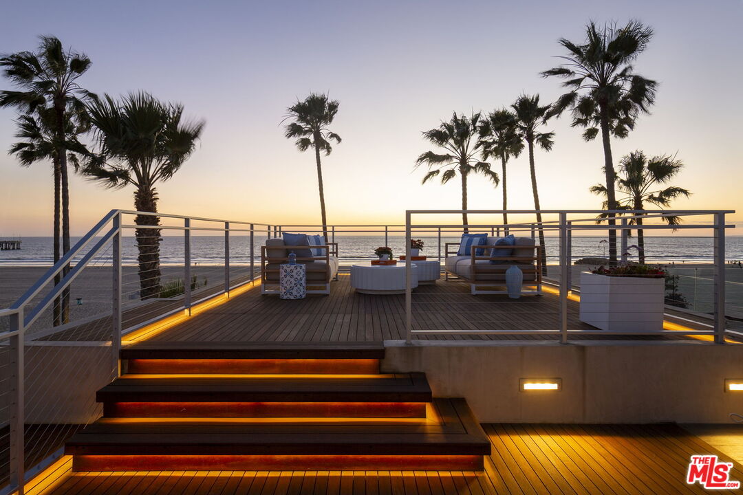 2505 Ocean Front Walk