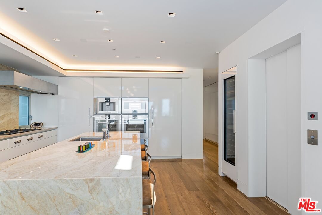 2505 Ocean Front Walk