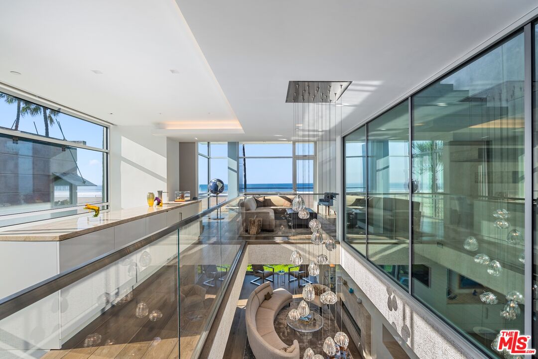 2505 Ocean Front Walk