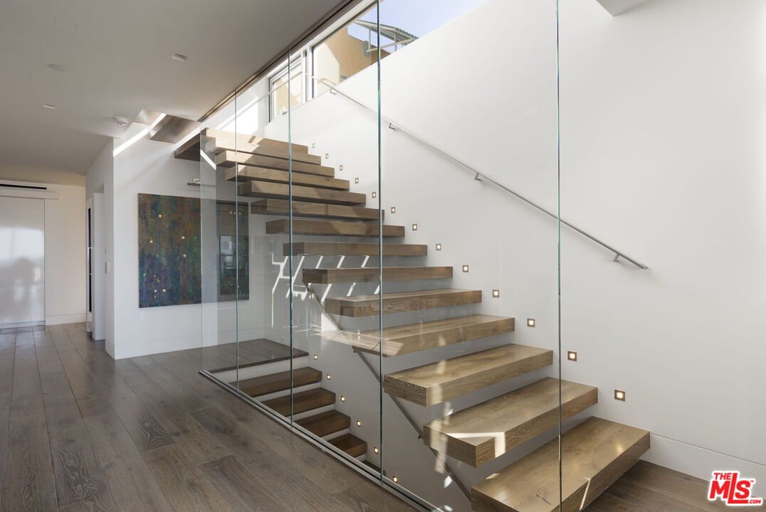 2505 Ocean Front Walk