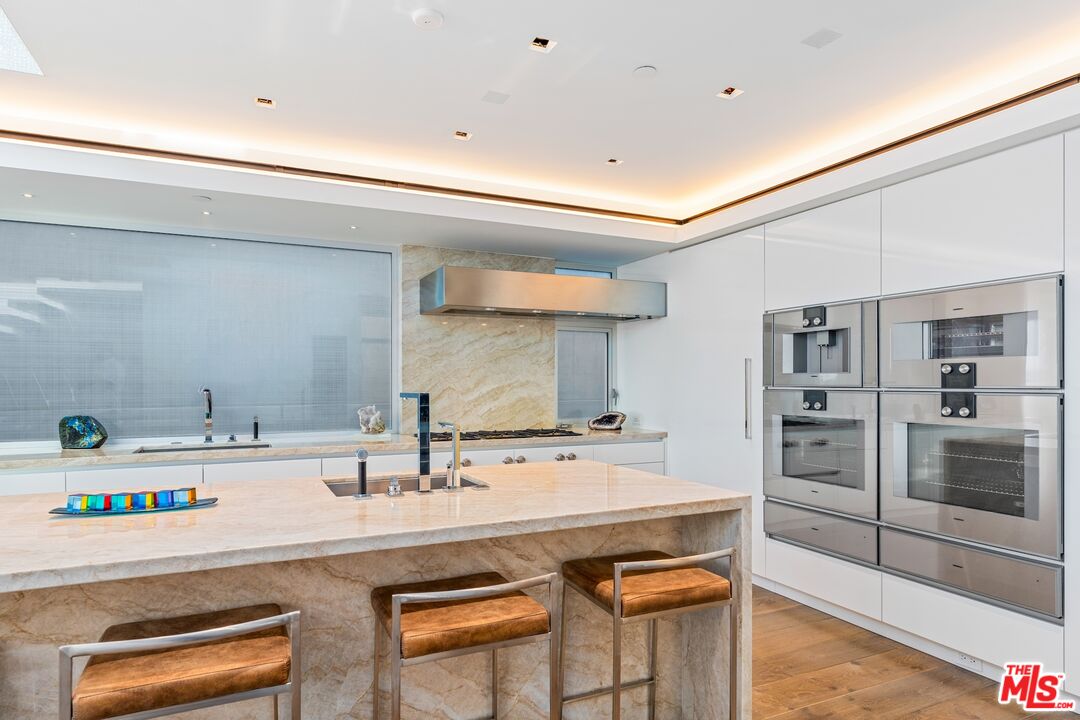 2505 Ocean Front Walk