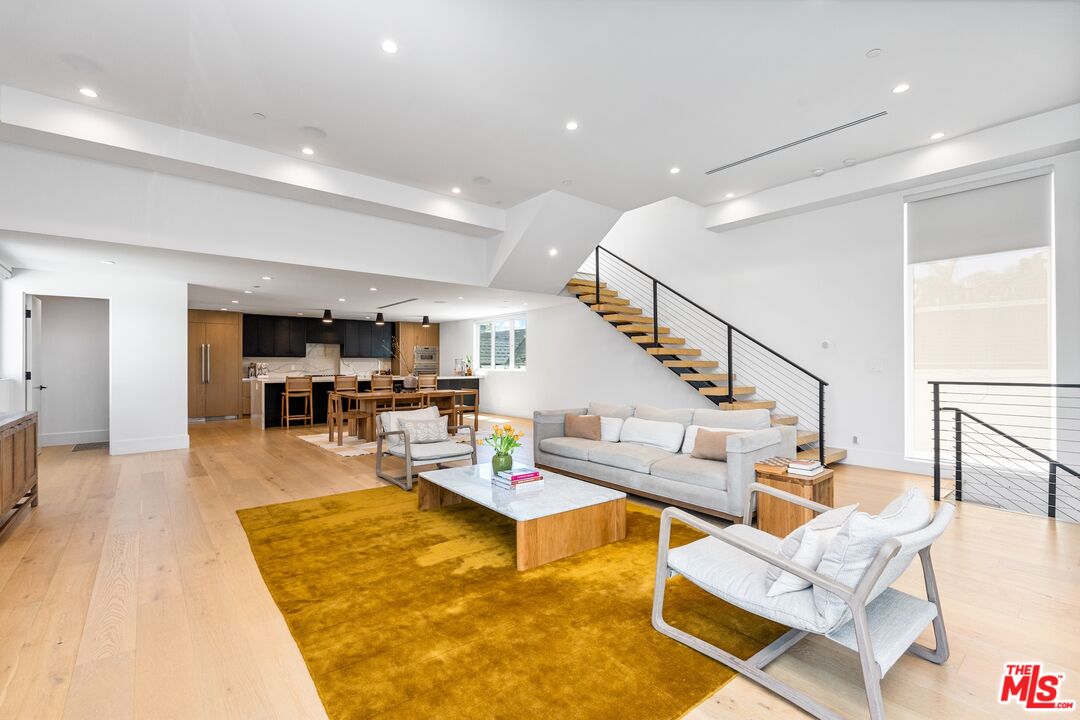 656 California Ave