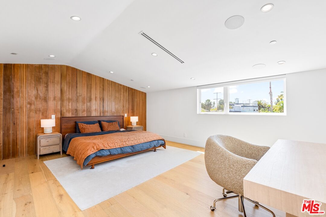 656 California Ave