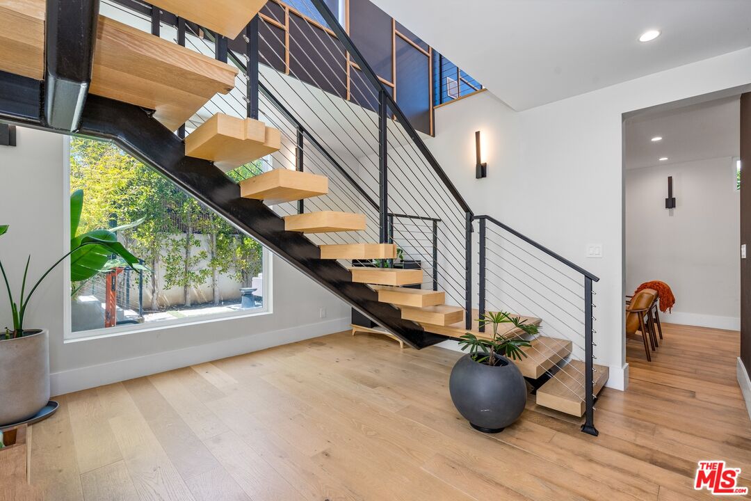 656 California Ave