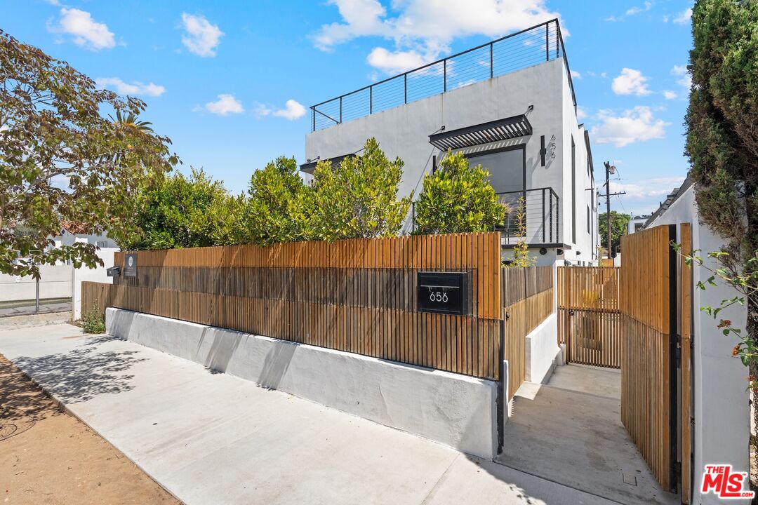 656 California Ave