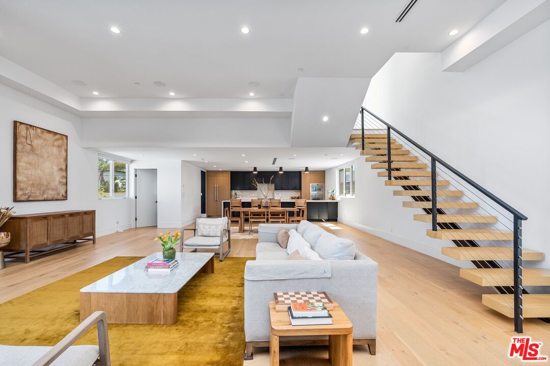 656 California Ave