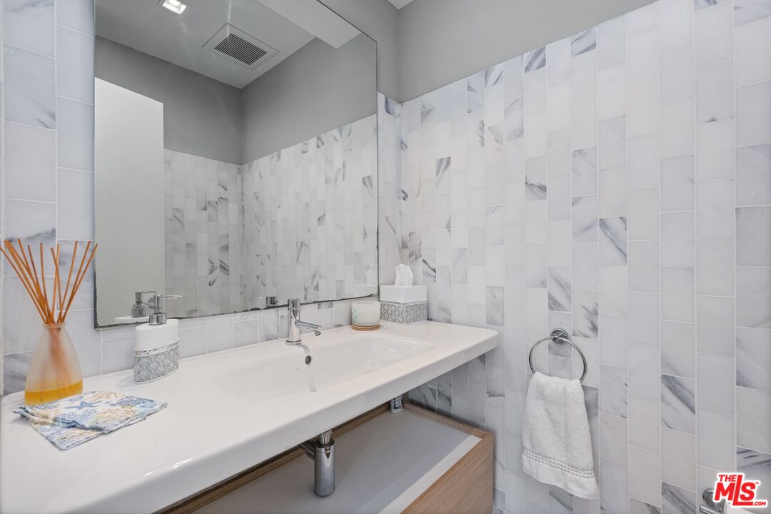 1 Driftwood St Unit: 5