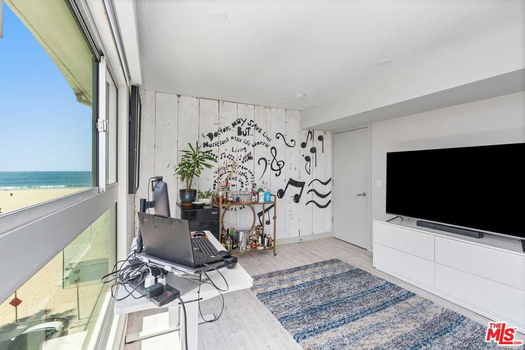 1 Driftwood St Unit: 5