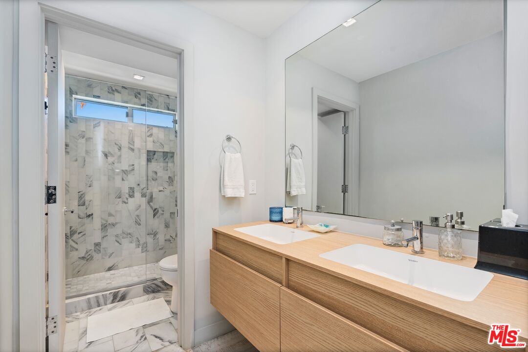 1 Driftwood St Unit: 5