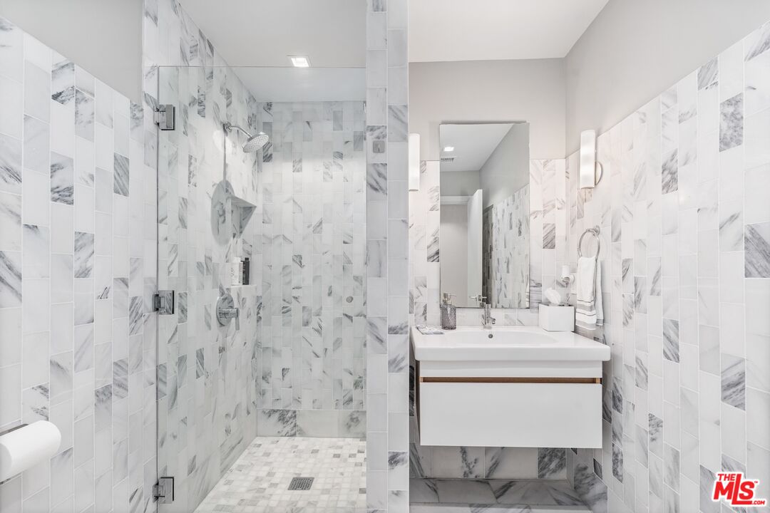 1 Driftwood St Unit: 5