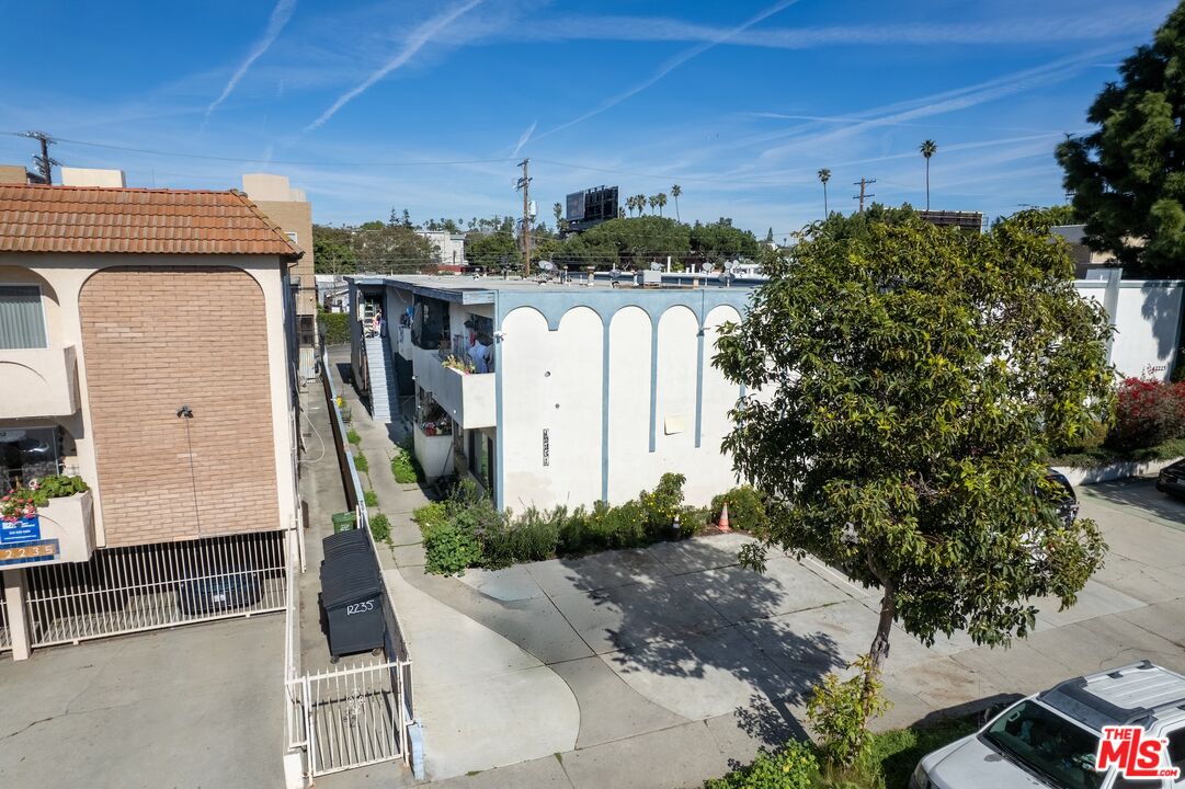 12231 Pacific Ave
