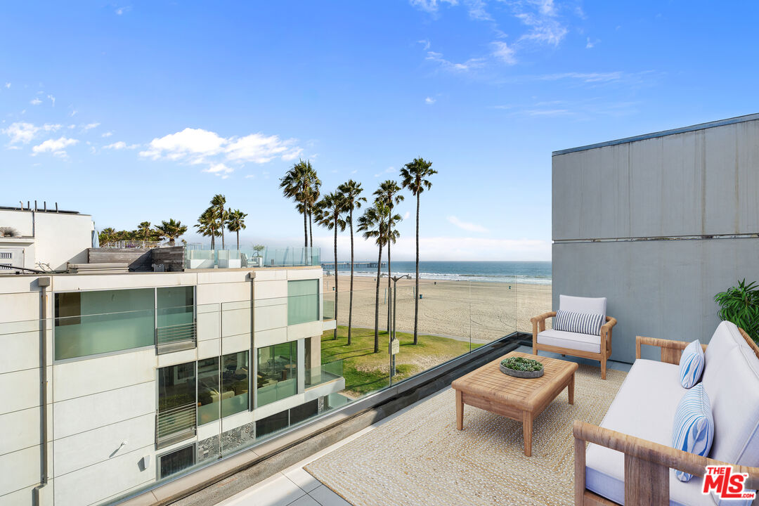 2419 Ocean Front Walk