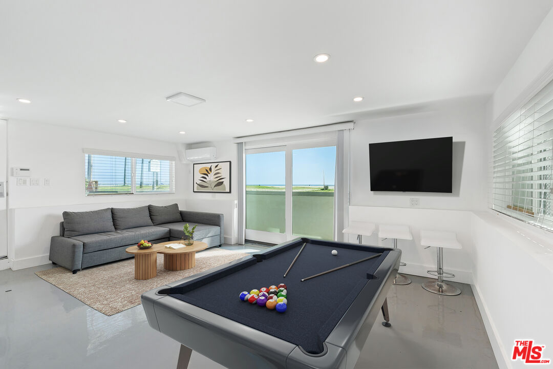 2419 Ocean Front Walk