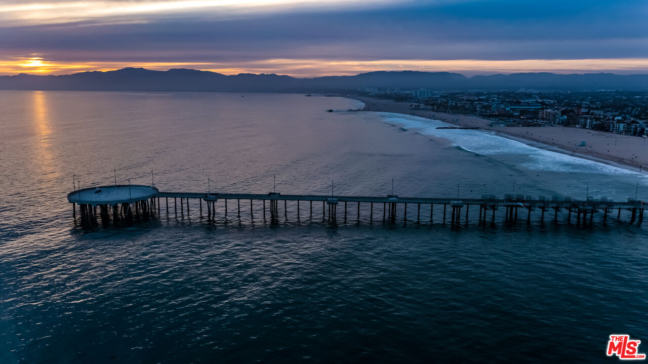 2419 Ocean Front Walk