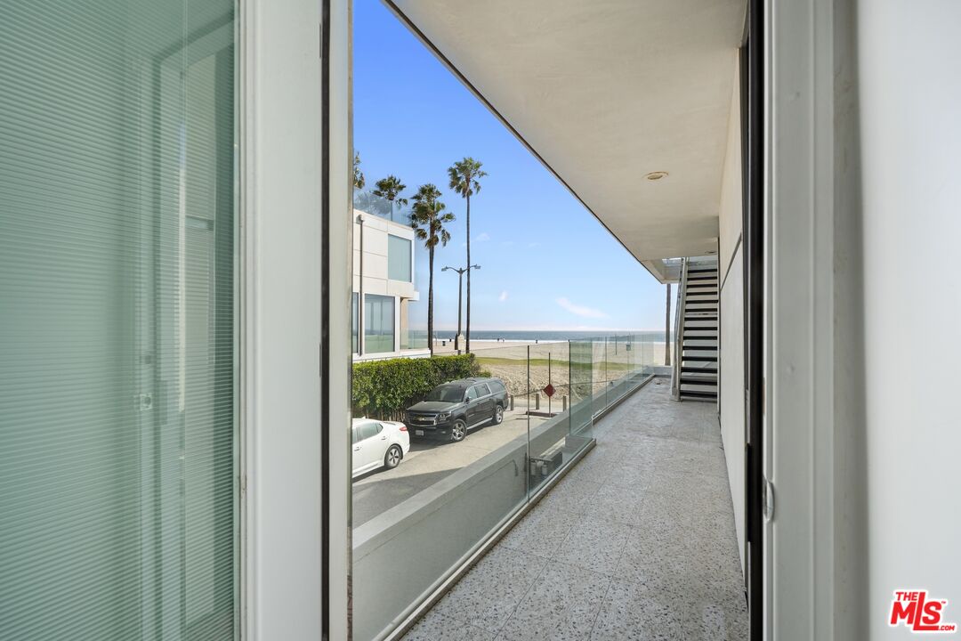 2419 Ocean Front Walk