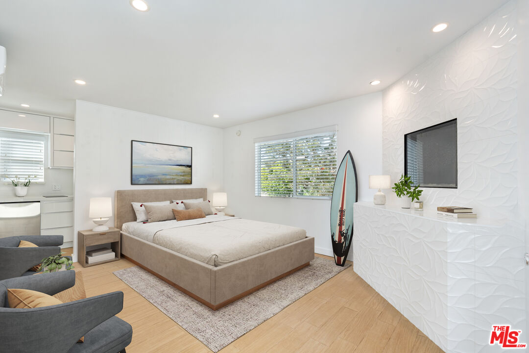 2419 Ocean Front Walk