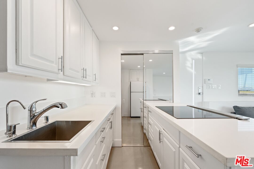 2419 Ocean Front Walk