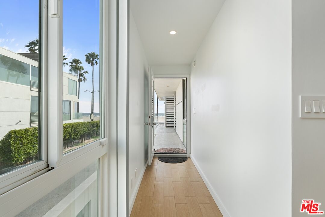 2419 Ocean Front Walk