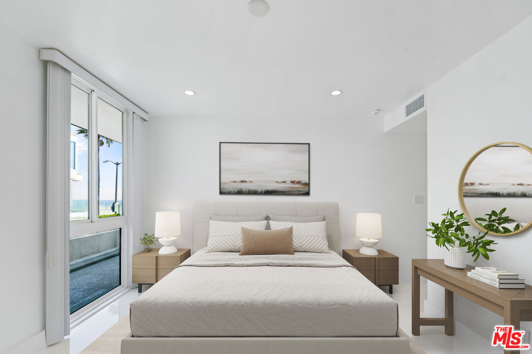 2419 Ocean Front Walk