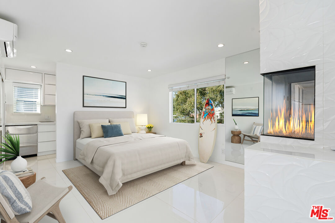 2419 Ocean Front Walk