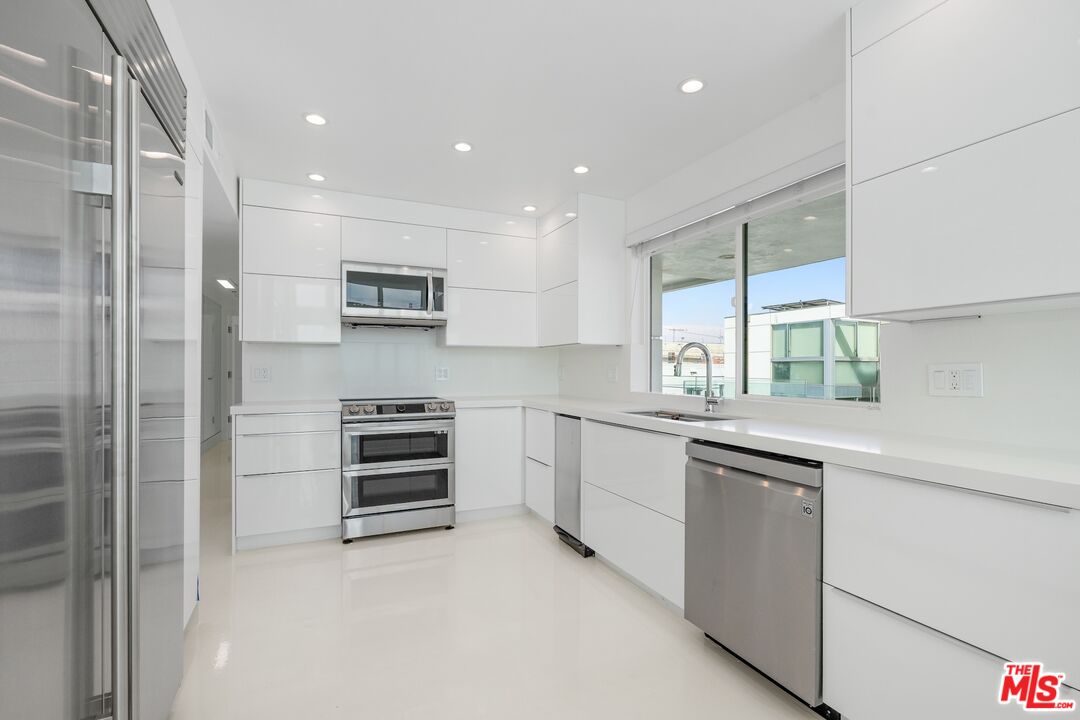 2419 Ocean Front Walk