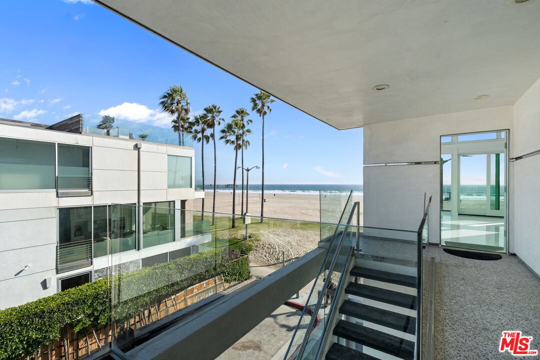2419 Ocean Front Walk