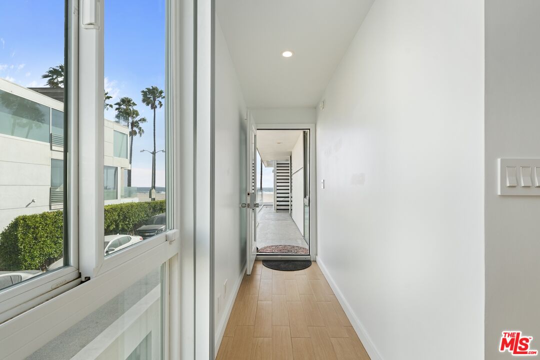 2419 Ocean Front Walk