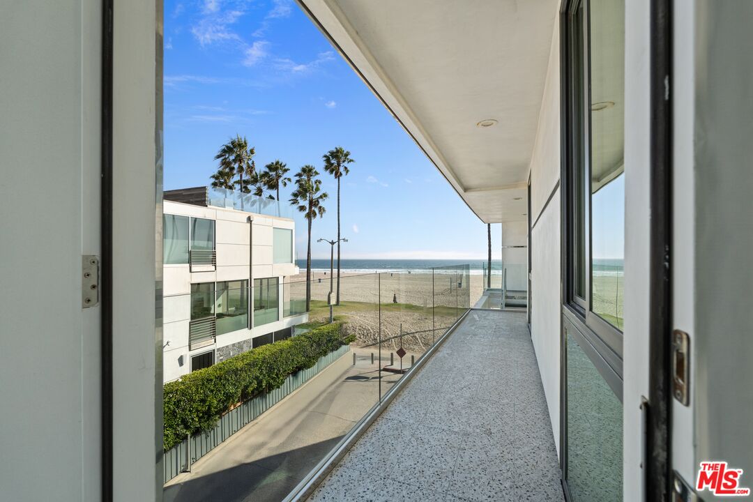 2419 Ocean Front Walk