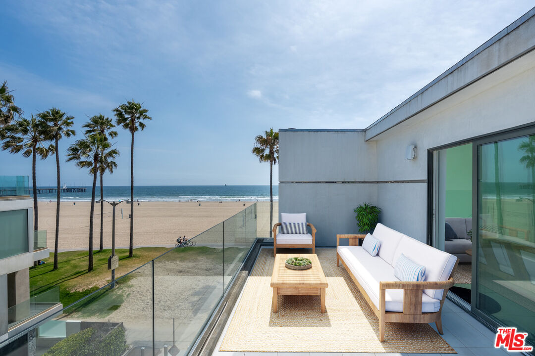 2419 Ocean Front Walk