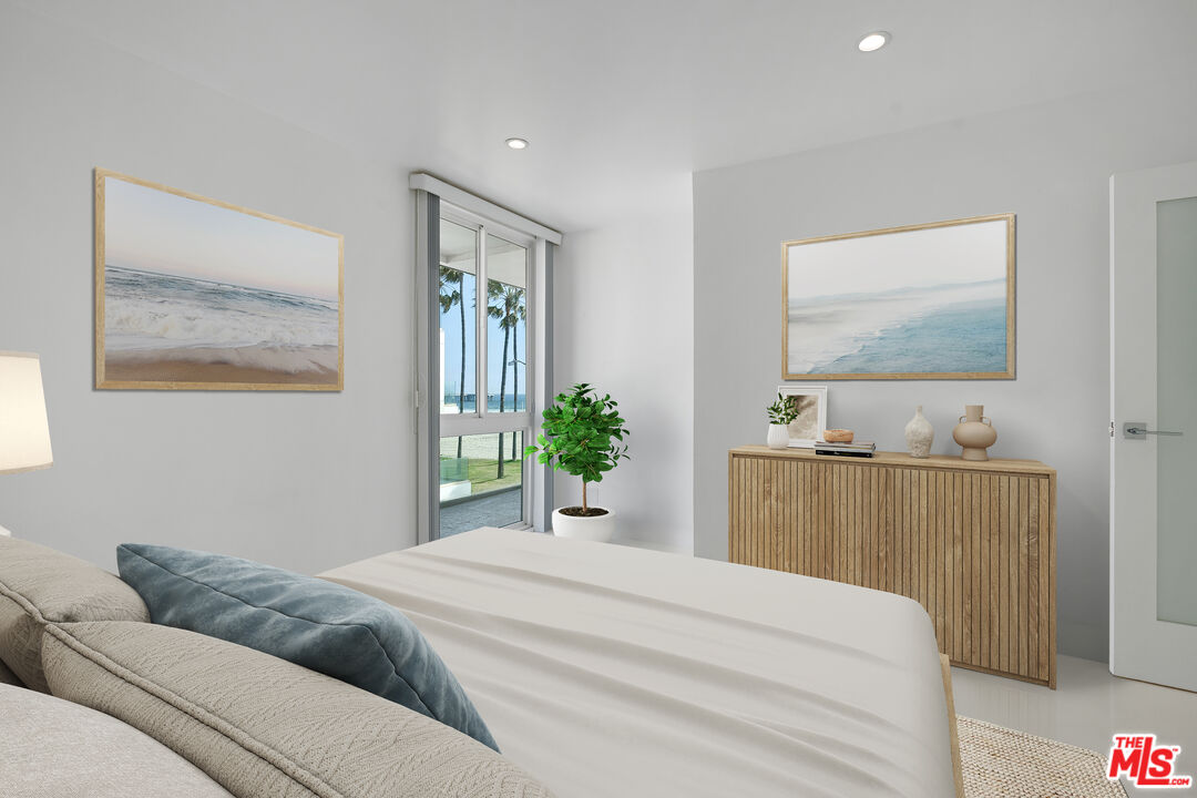 2419 Ocean Front Walk