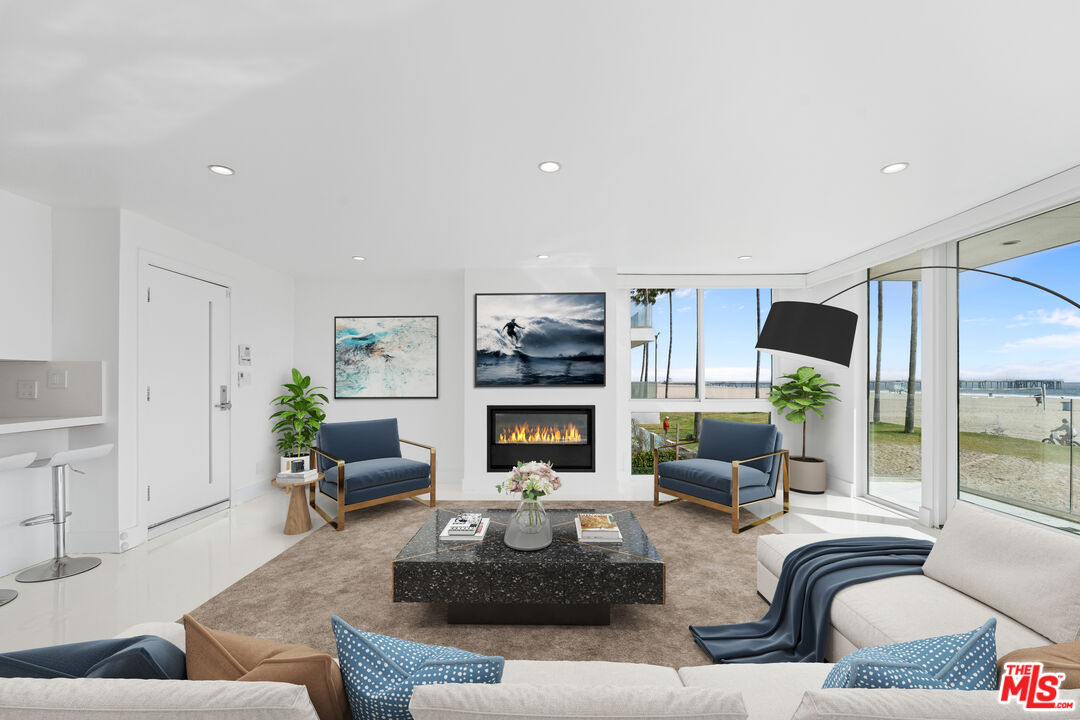 2419 Ocean Front Walk