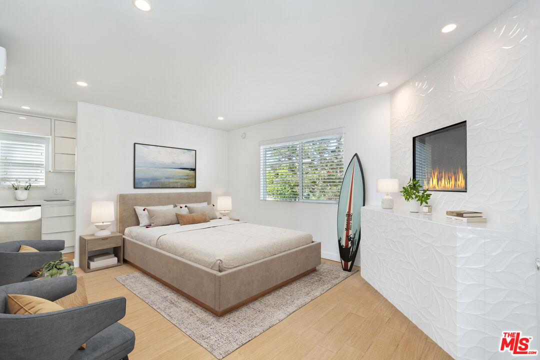 2419 Ocean Front Walk