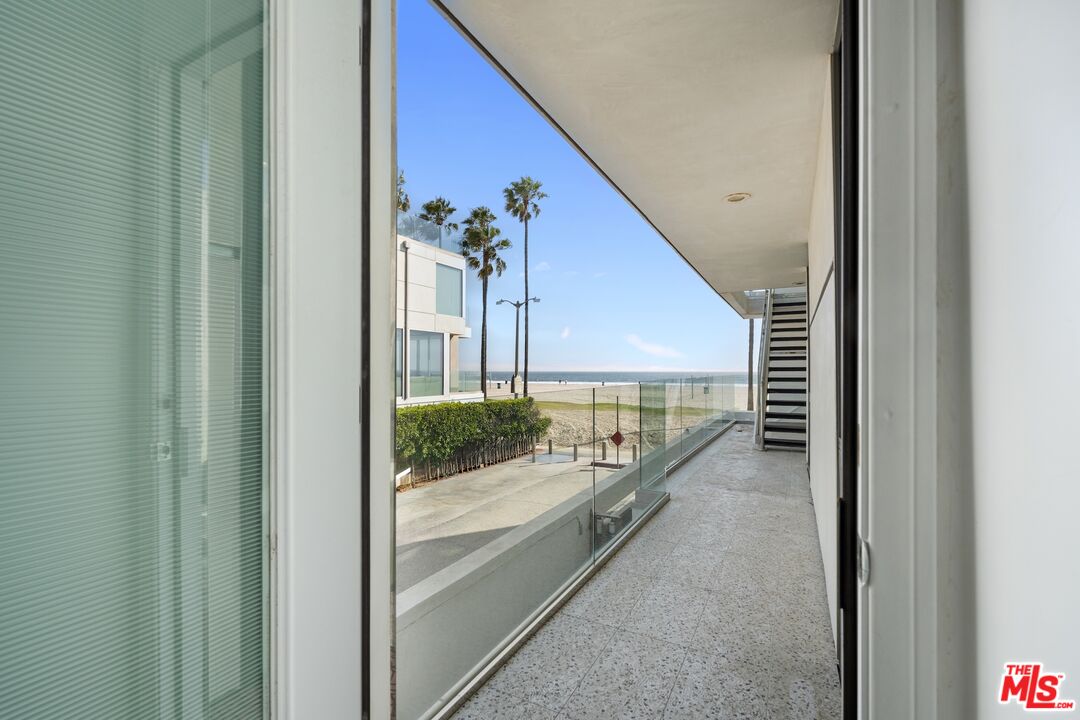 2419 Ocean Front Walk