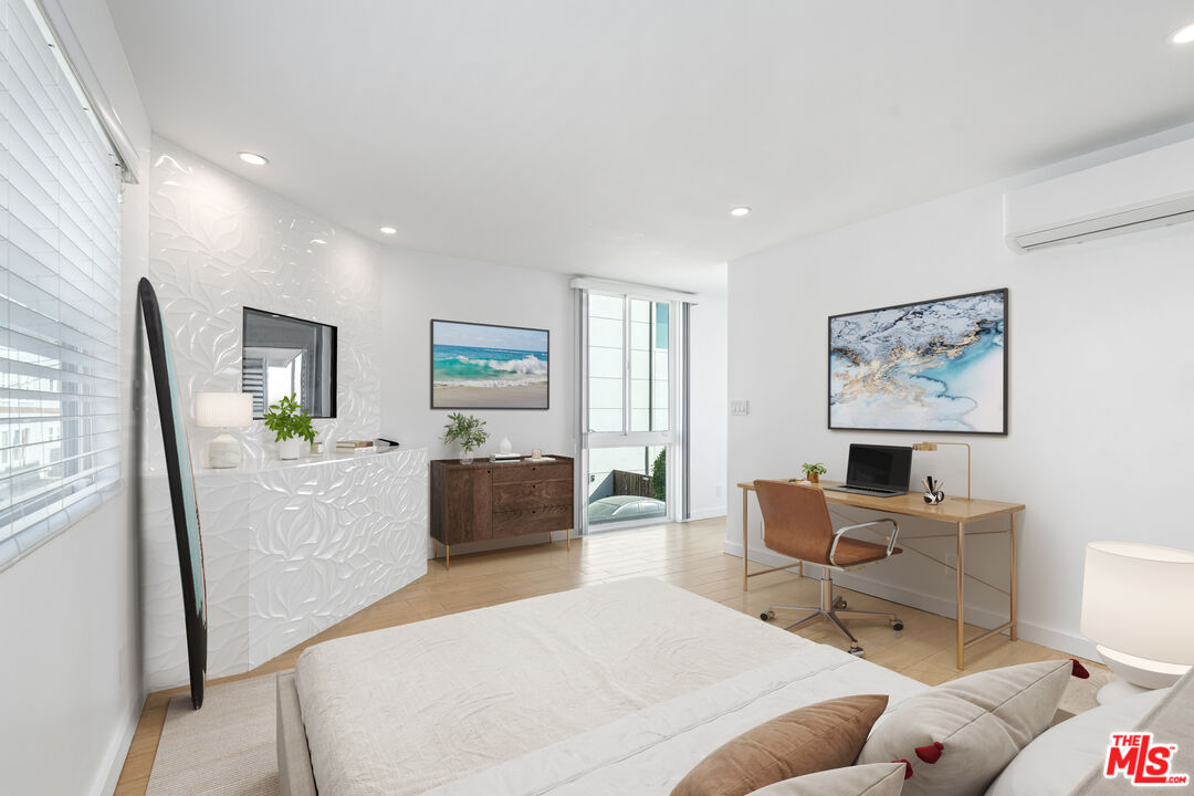2419 Ocean Front Walk
