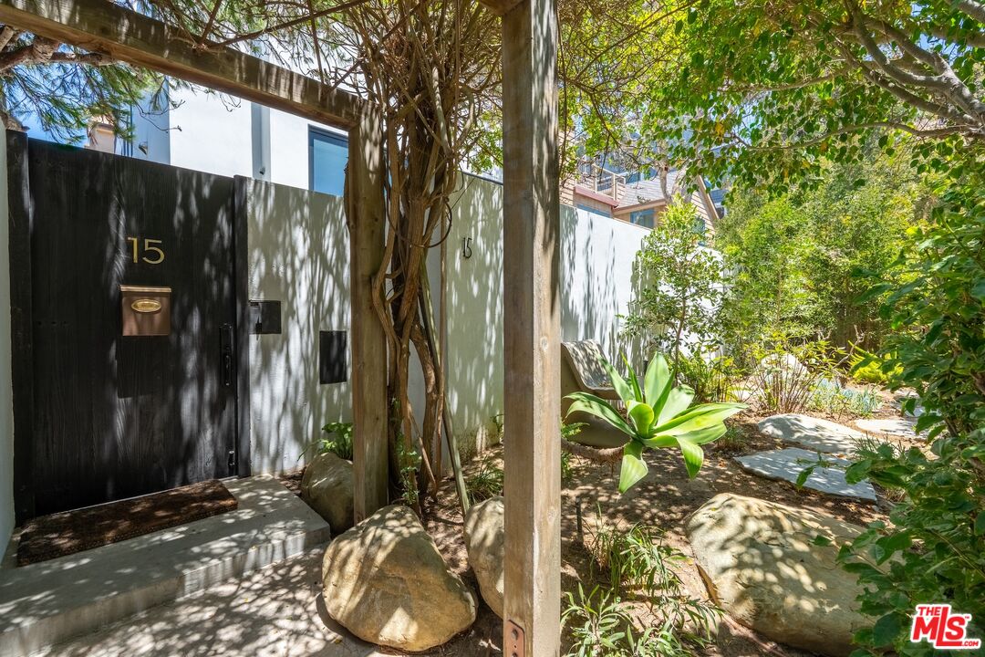 15 Reef St