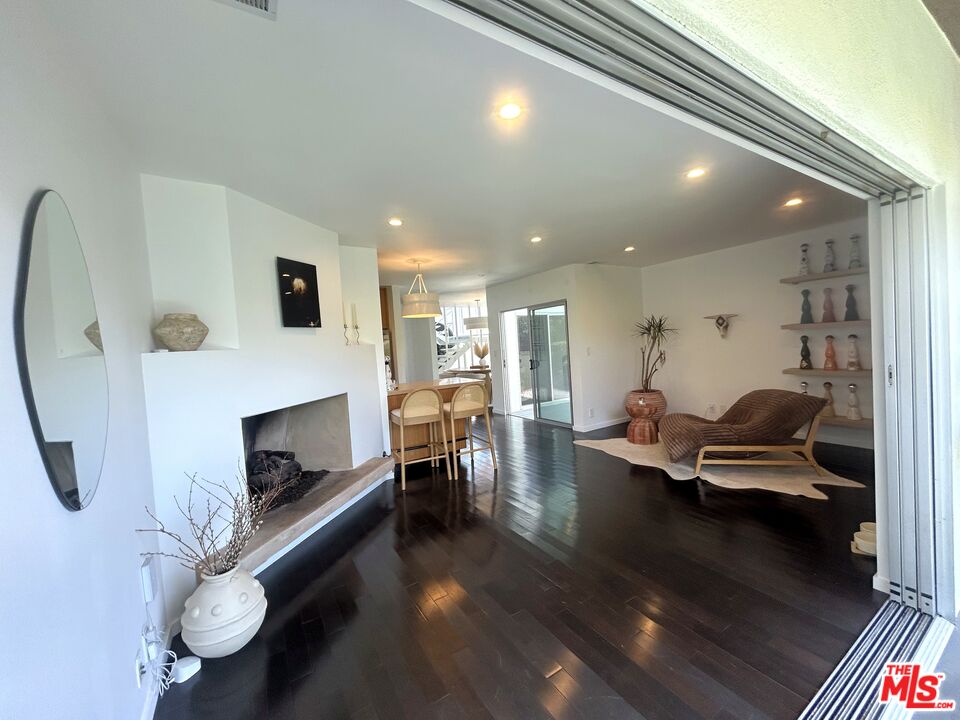 12913 Gilmore Ave