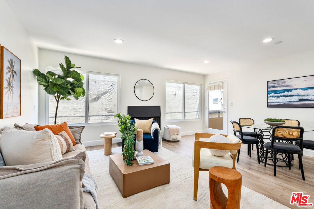 16 S Quarterdeck St Unit: 201