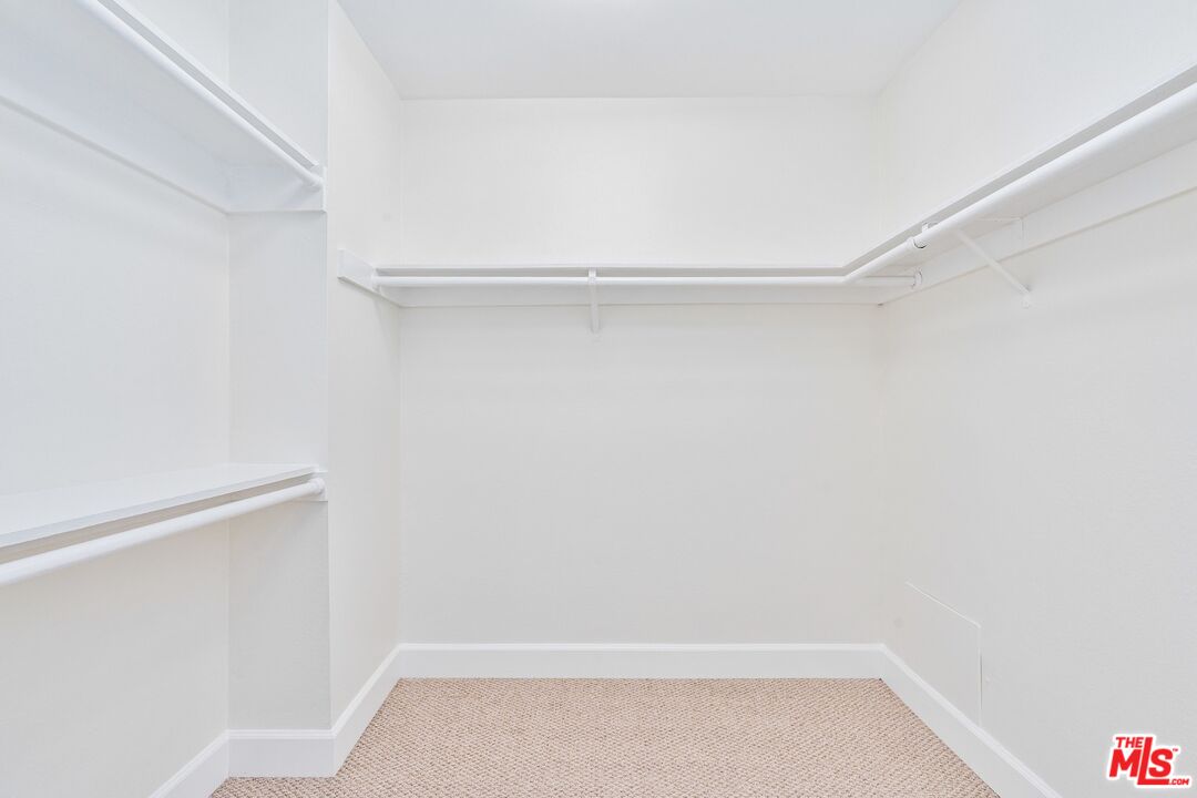 16 S Quarterdeck St Unit: 201